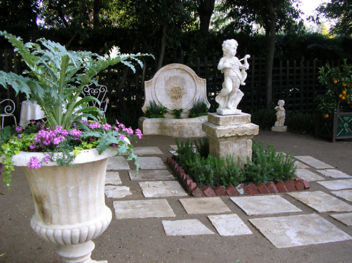 Fountain Planter